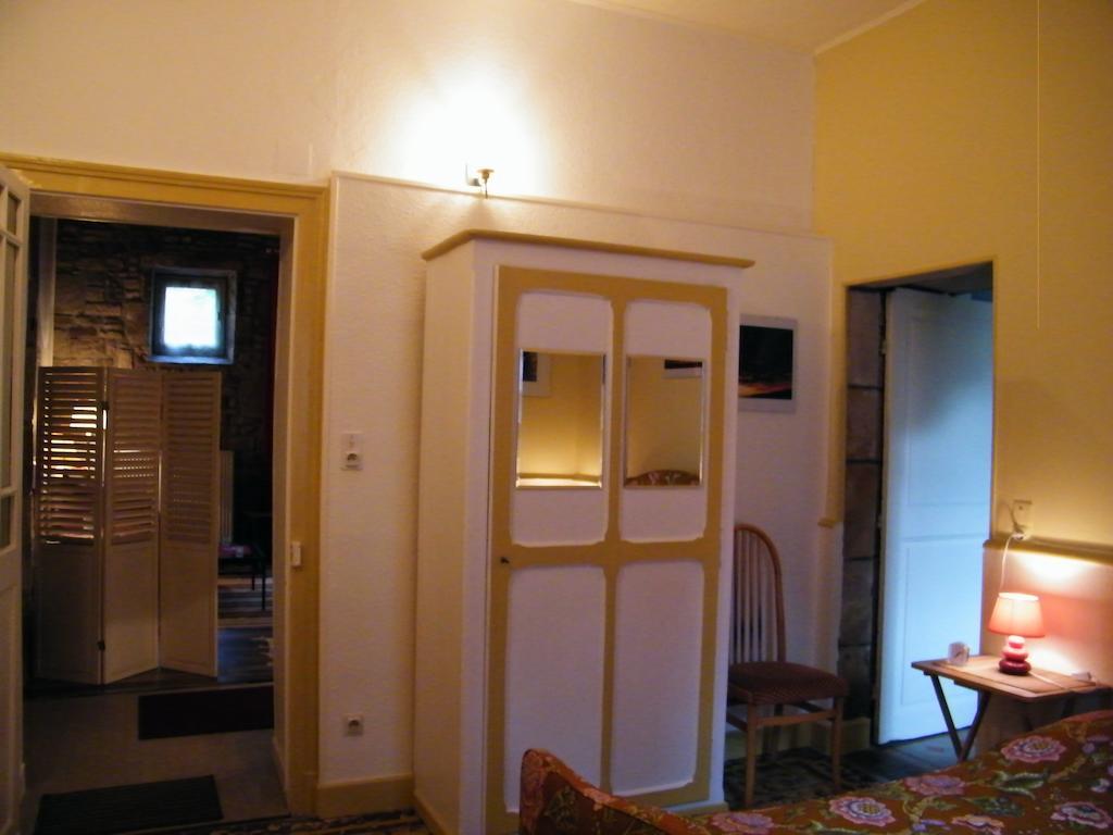 Villa Des Capucins ليوكسيل لو بينز الغرفة الصورة