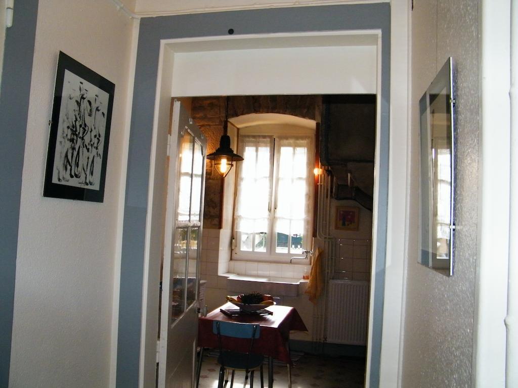 Villa Des Capucins ليوكسيل لو بينز الغرفة الصورة