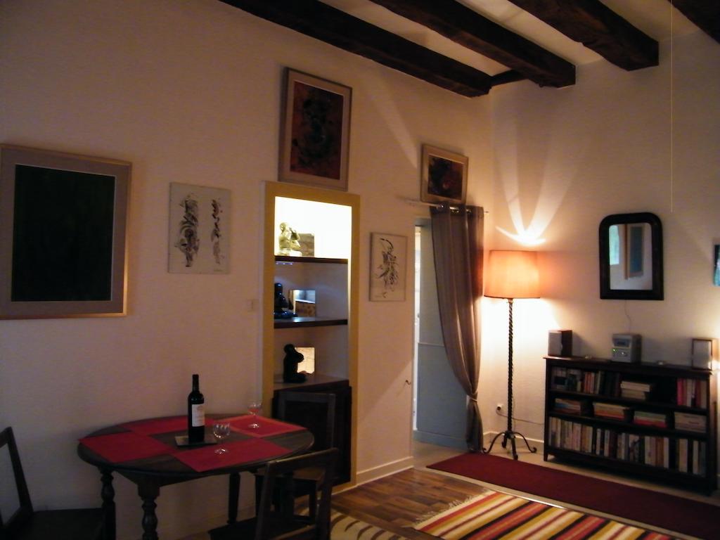 Villa Des Capucins ليوكسيل لو بينز الغرفة الصورة