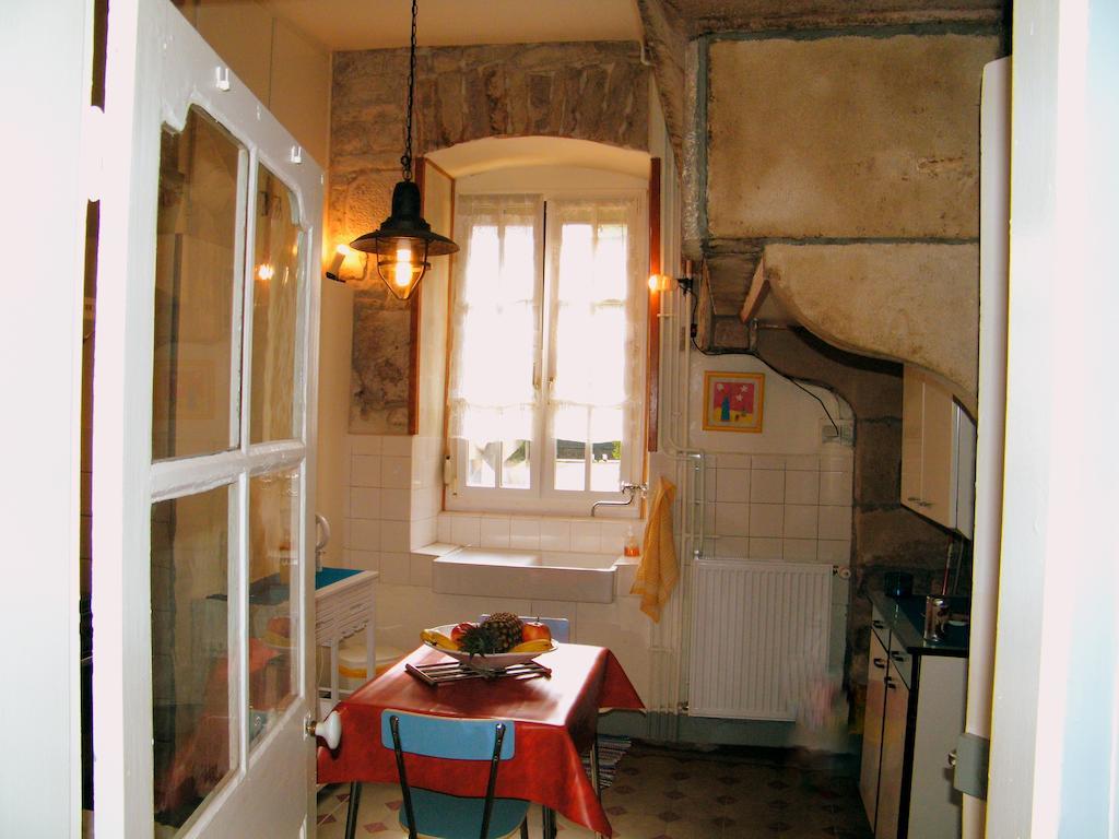 Villa Des Capucins ليوكسيل لو بينز الغرفة الصورة