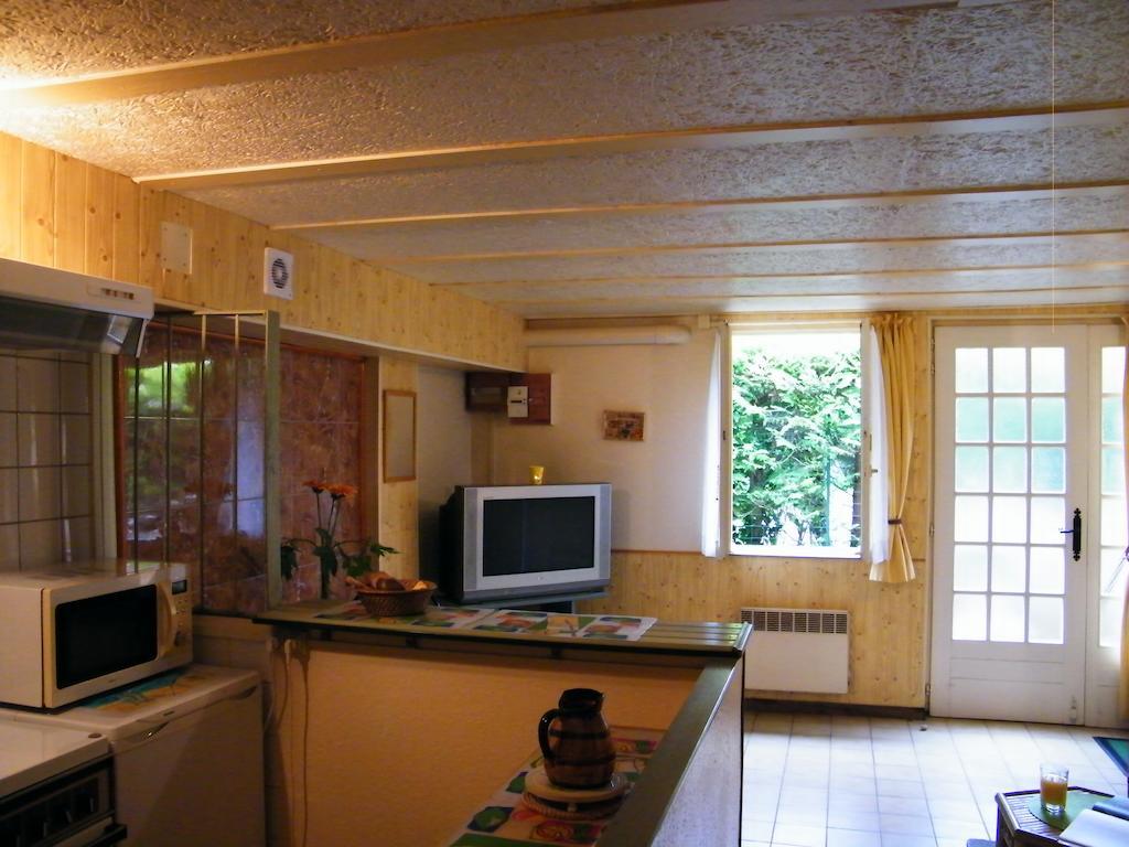 Villa Des Capucins ليوكسيل لو بينز الغرفة الصورة