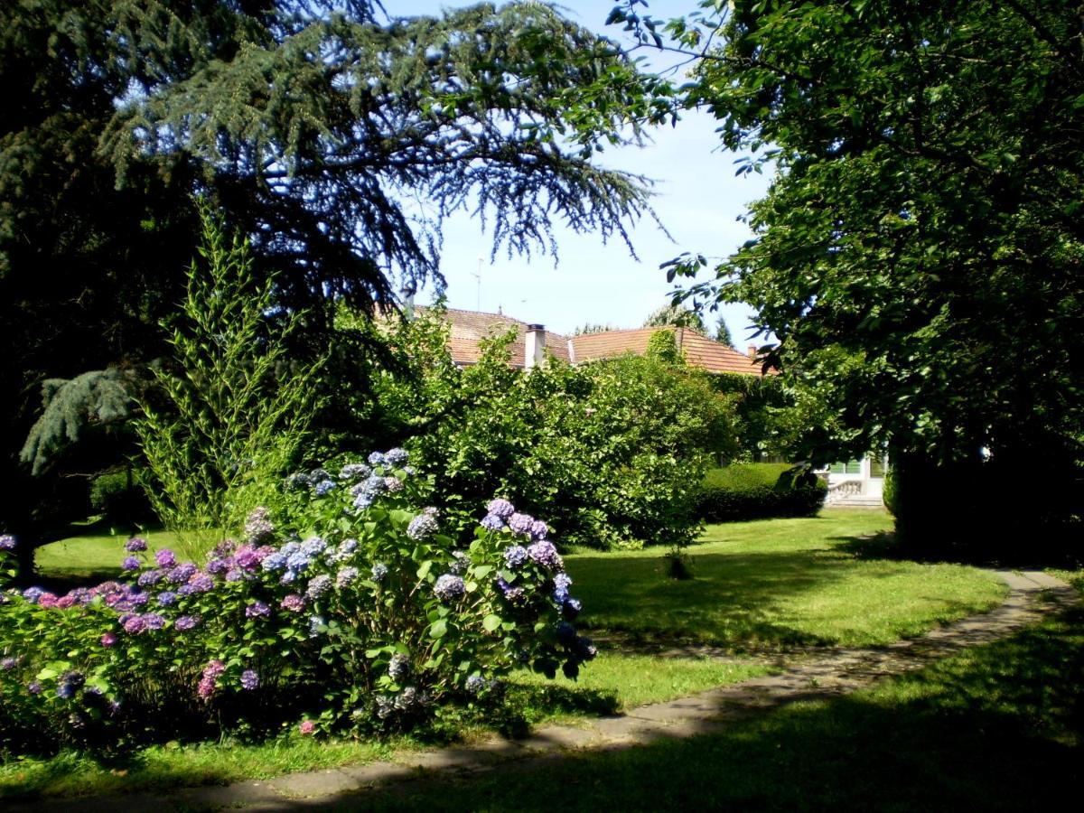 Villa Des Capucins ليوكسيل لو بينز المظهر الخارجي الصورة